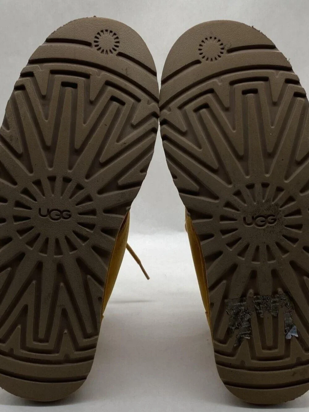 UGG MEN NEUMEL WHEAT WATERPROOF LEATHER SHOES SIZE 12 W/BOX